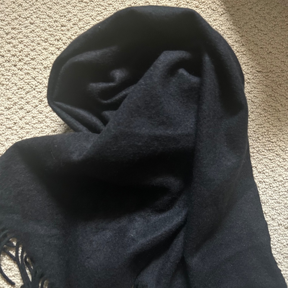 100 percent cashmere thick soft black scarf/wrap